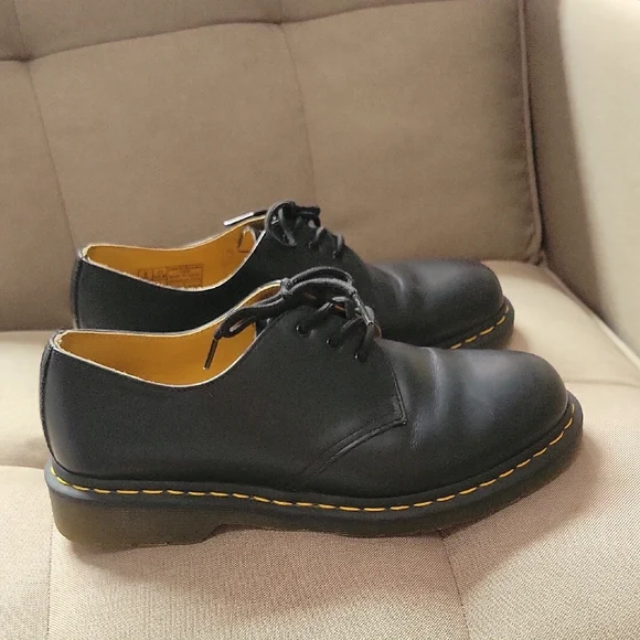 Dr. Martens Black Leather Men's Shoes - Picture 3 of 7
